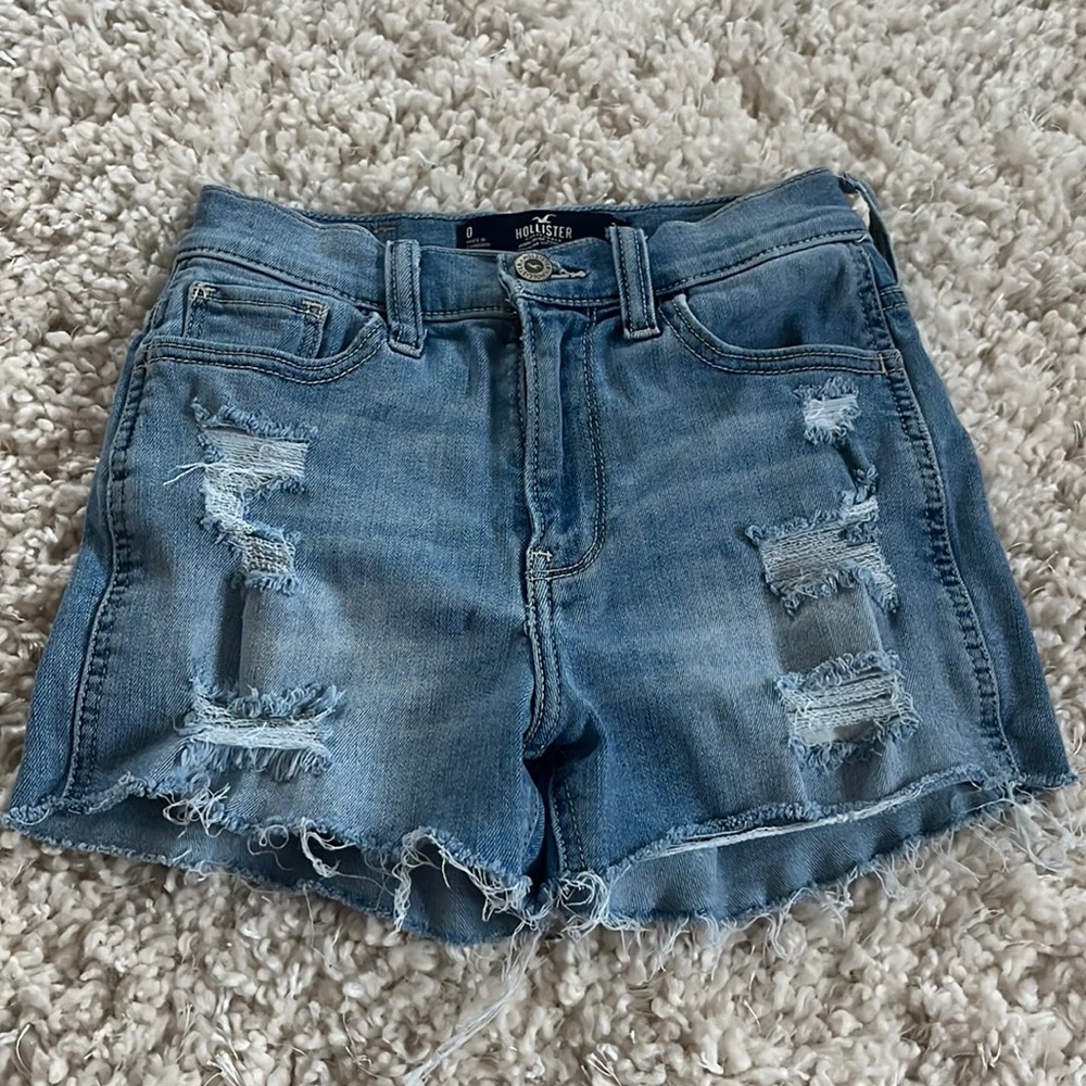 Hollister size 0 three inch jean shorts